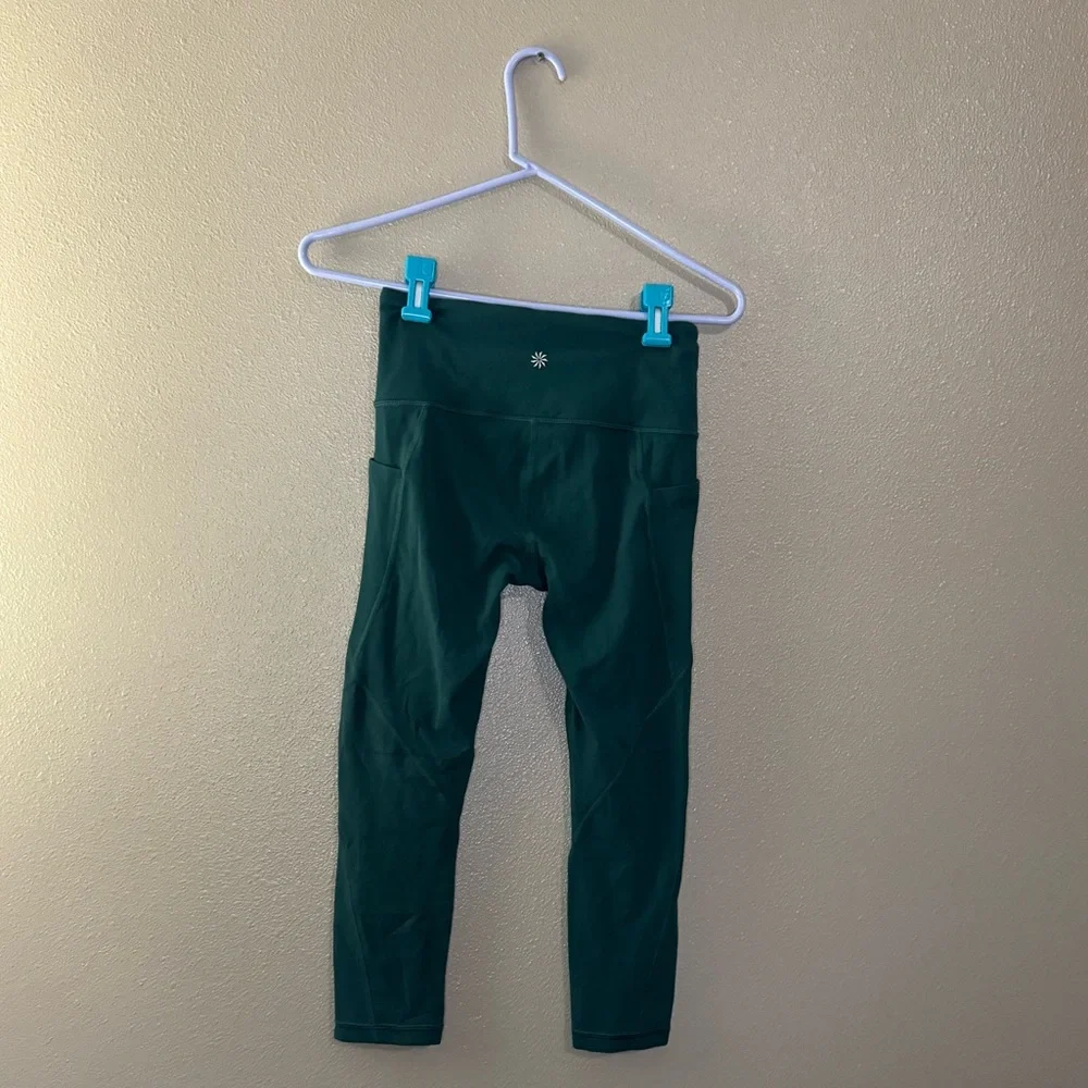 Athlete Salutation Stash Capri Leggings - Picture 2 of 4